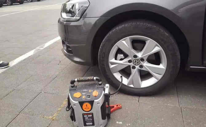 若羌汽车搭电案例